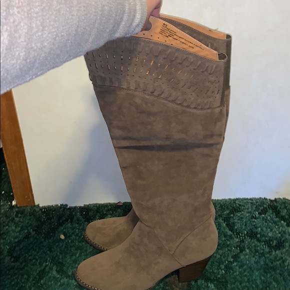 Knee high boots - Picture 4 of 4